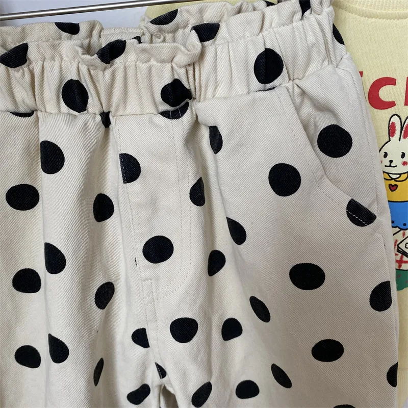 Calças casuais infantis Bud Dots fofas e lavadas. Conforto e estilo para o dia a dia. Lindas e ideais para crianças. — foto 5