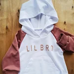 Macacão com capuz infantil criativo e versátil. Estampas divertidas para brincar e explorar com conforto e estilo. Perfeito para todas as aventuras! — foto 3