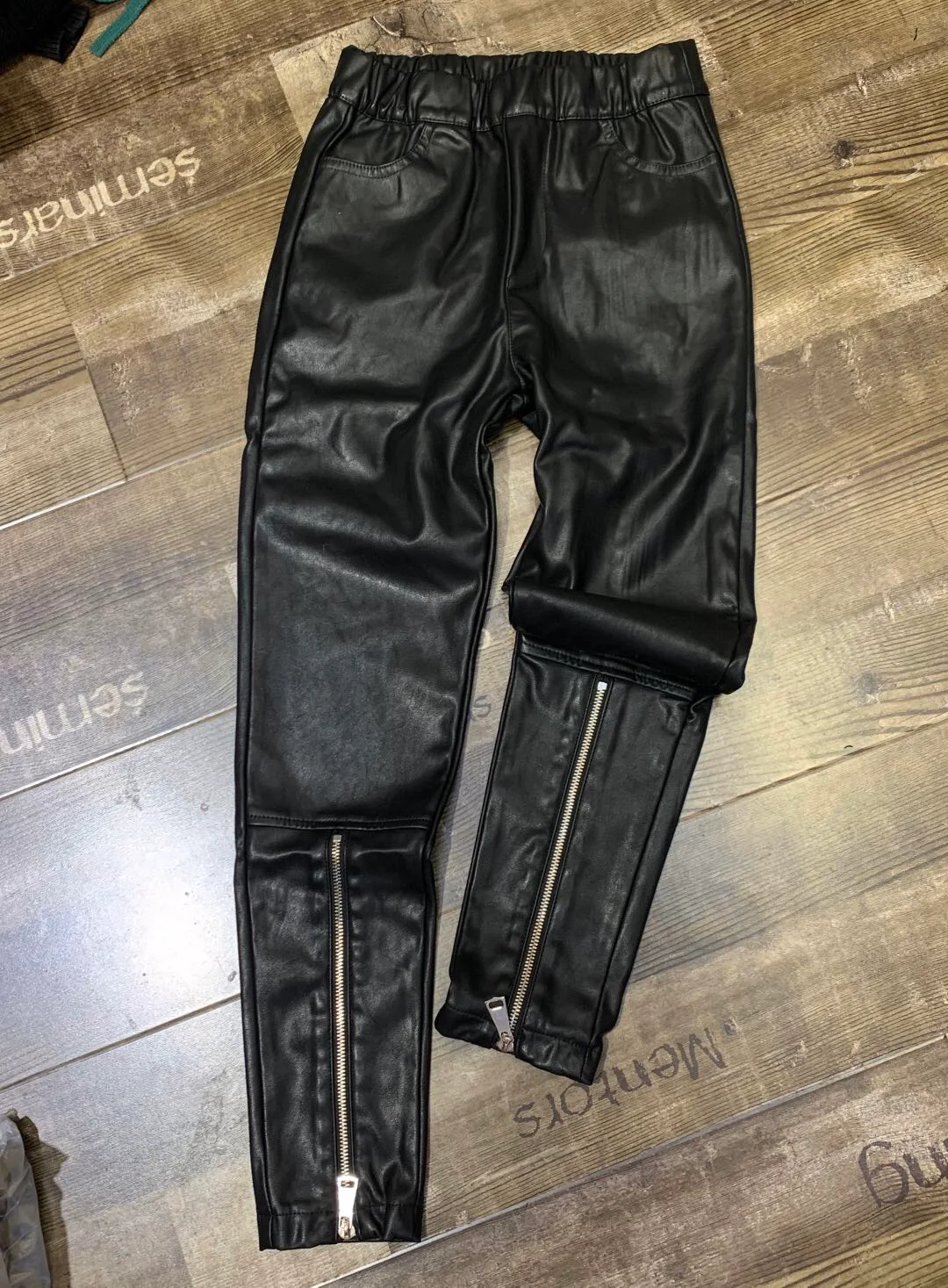 Title 6, Pantalones de cuero gruesos con cintura elástic...