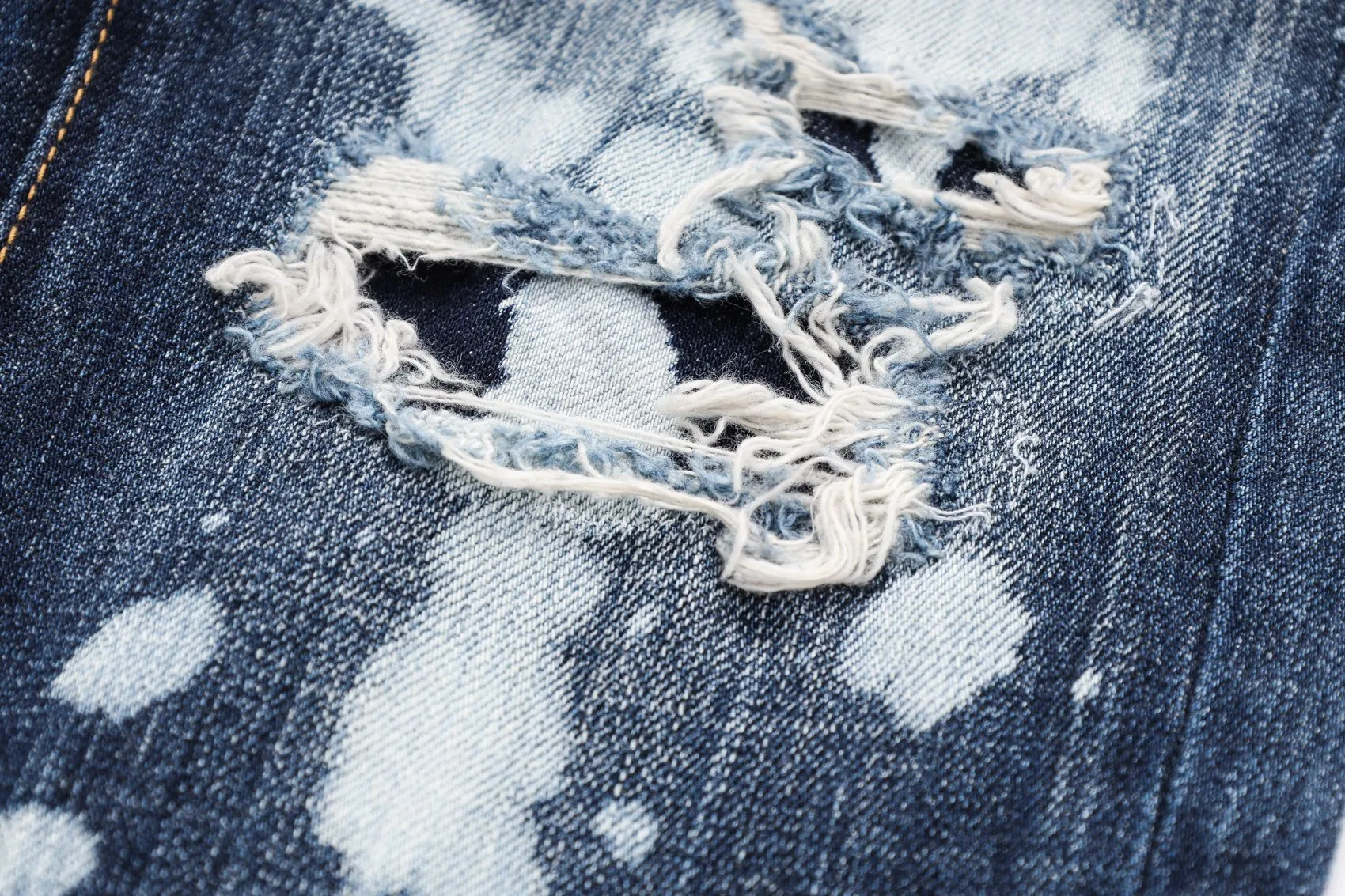 Jeans Rasgados para Hombre Pantalones de Moda Ajuste Moderno Estilo Urbano Cómodos y Duraderos Perfectos para un Look Casual con Toque Rebelde — foto 5