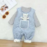 Macacão de roupa exterior super fofo para bebês. Conforto e estilo para seu pequeno, perfeito para mantê-lo aquecido em dias frios e passeios. — foto 1