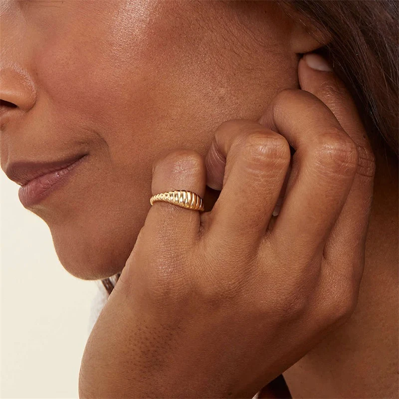 Anel Venn Gold - Anel de ouro elegante para homens e mulheres. Design exclusivo, perfeito para presente. Adicione sofisticação ao seu visual. — foto 8
