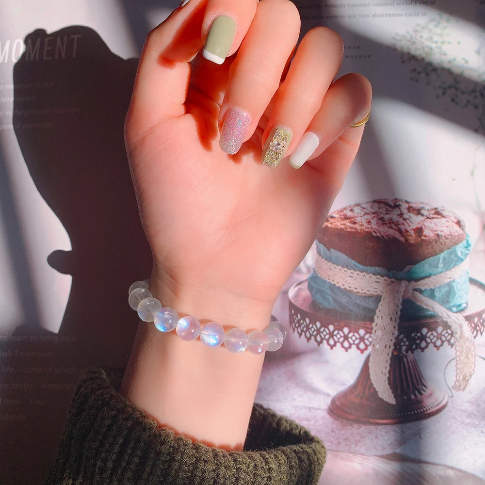 Pulseira de pedra da lua azul natural para intuição e tranquilidade. Promove serenidade e conexão emocional. Uma joia elegante e poderosa. — foto 6