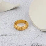 Anéis de aço inoxidável com design de sol, lua e estrelas e zircônias. Joia elegante para uso diário ou para presentear. — foto 4