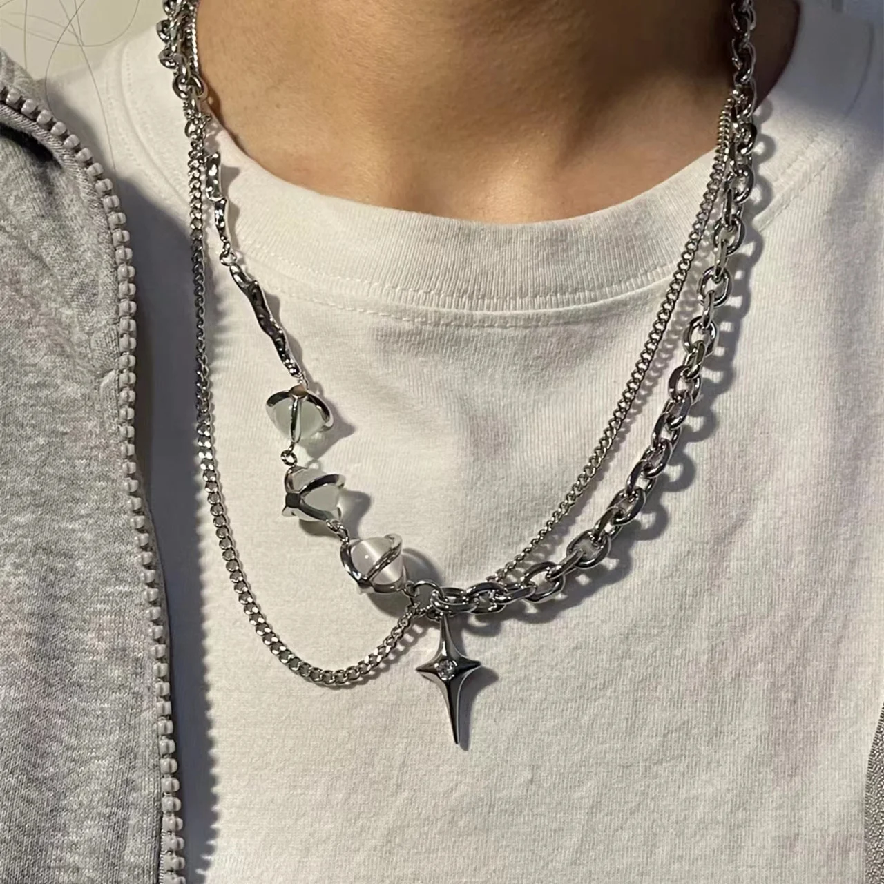 Colar masculino de aço titânio opalizado, durável e estiloso. Acessório perfeito para homens modernos, combinando elegância e resistência. — foto 5