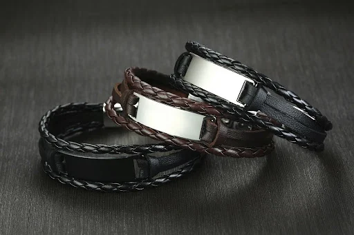 Title 5, Sin brazalete de cuero