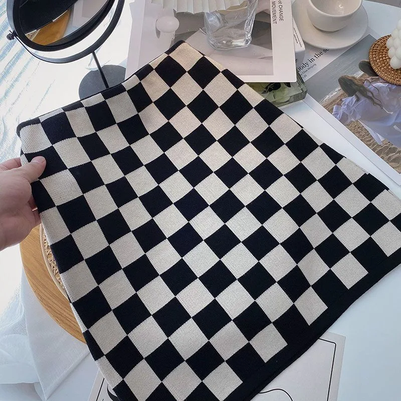 Falda entallada de punto retro a cuadros para mujer, adelgazante, primavera. Elegancia y estilo vintage. Perfecta para un look sofisticado. — foto 13