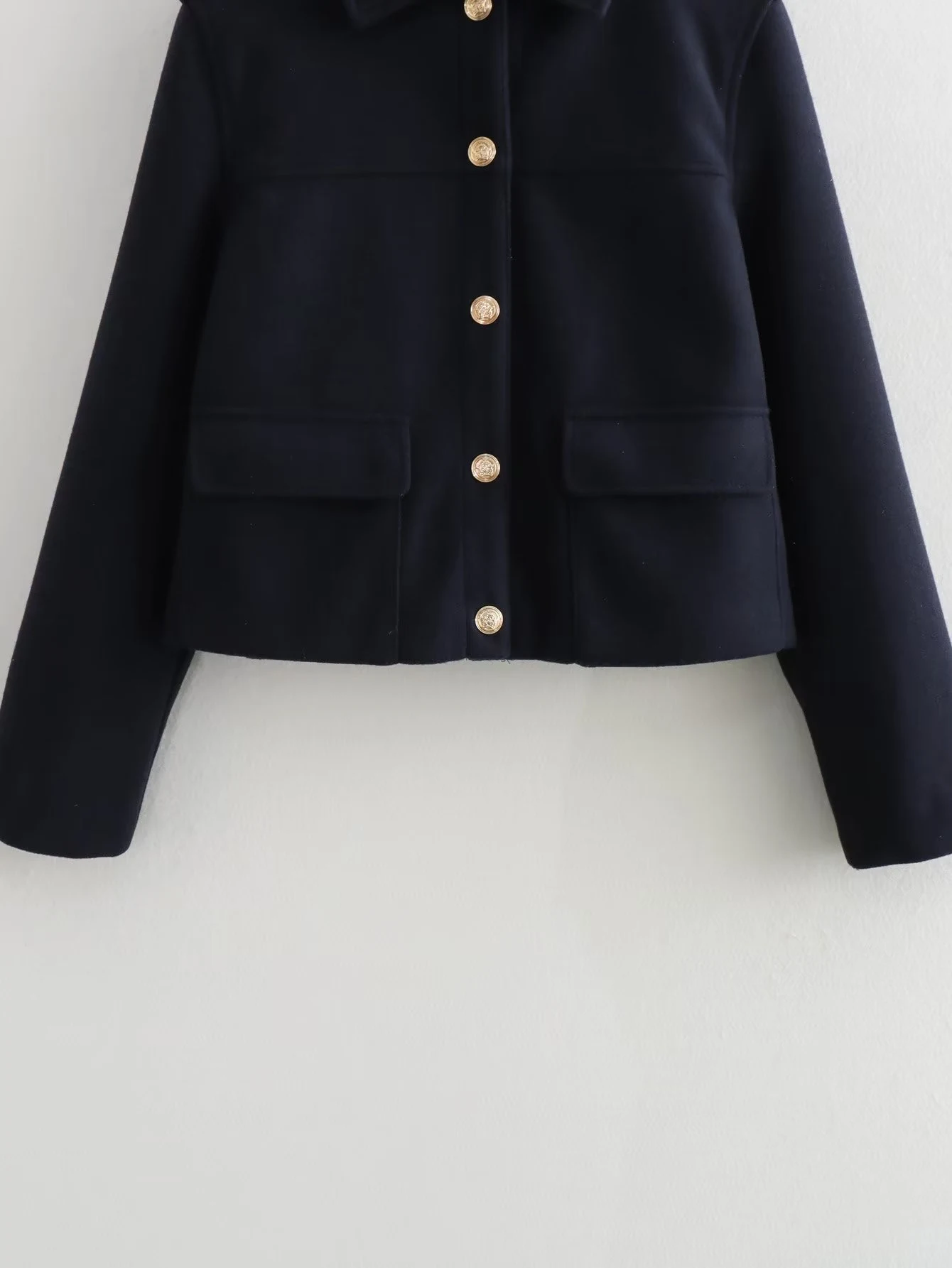 Giacca Morbida Dorata da Donna, Comfort ed Eleganza. Perfetta per look casual o formali. Calda e dal design moderno. — foto 5