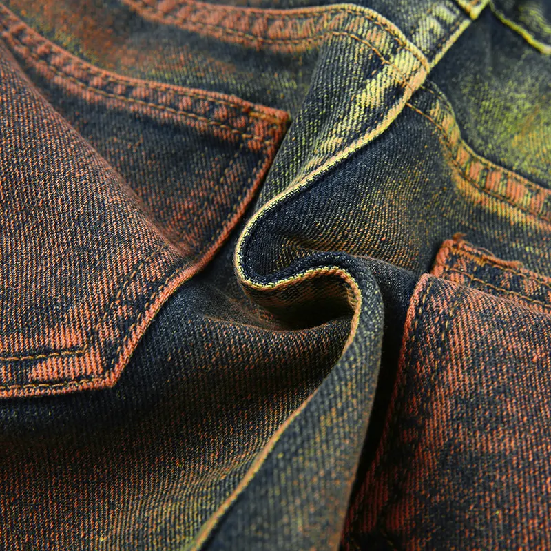 Saia jeans feminina com contraste de cores, lavagem e estilo utilitário. Conforto e moda em uma só peça. Compre já a sua! — foto 12