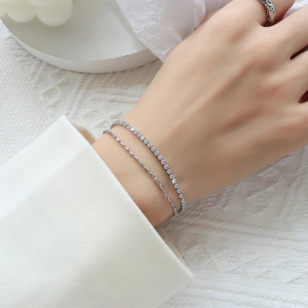Pulseira dupla camada de zircônia para mulheres, brilho e sofisticação. Adicione um toque de glamour ao seu visual diário com esta joia elegante e duradoura. — foto 4