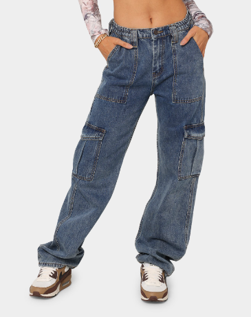 Damesmode straight jeans voor de herfst. Comfortabele pasvorm, veelzijdig te combineren en perfect voor stijlvolle herfstlooks. — foto 18
