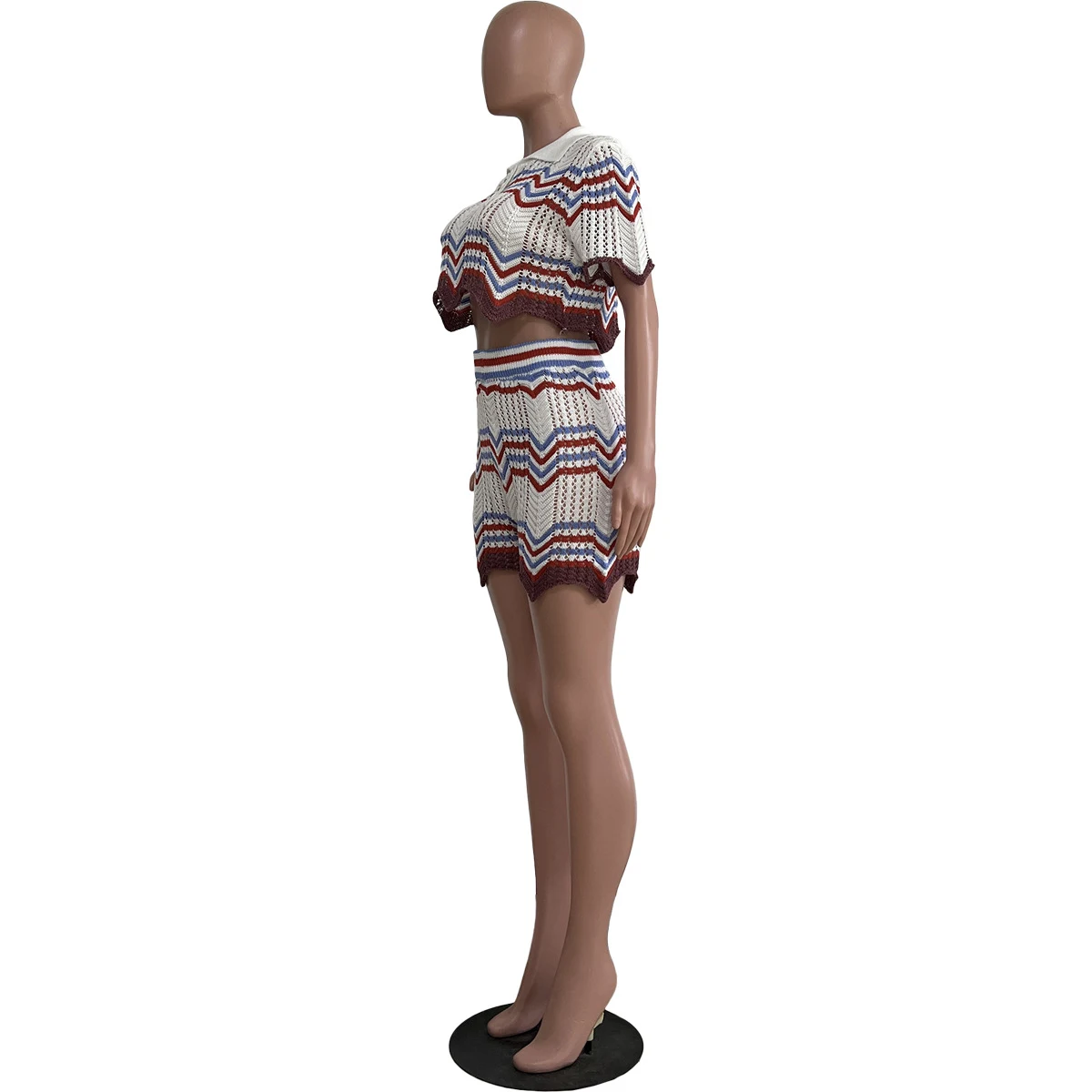 Conjunto de shorts casual de tricô feito à mão para mulheres. Conforto e estilo artesanal para os dias de verão. Perfeito para um visual leve e charmoso. — foto 16