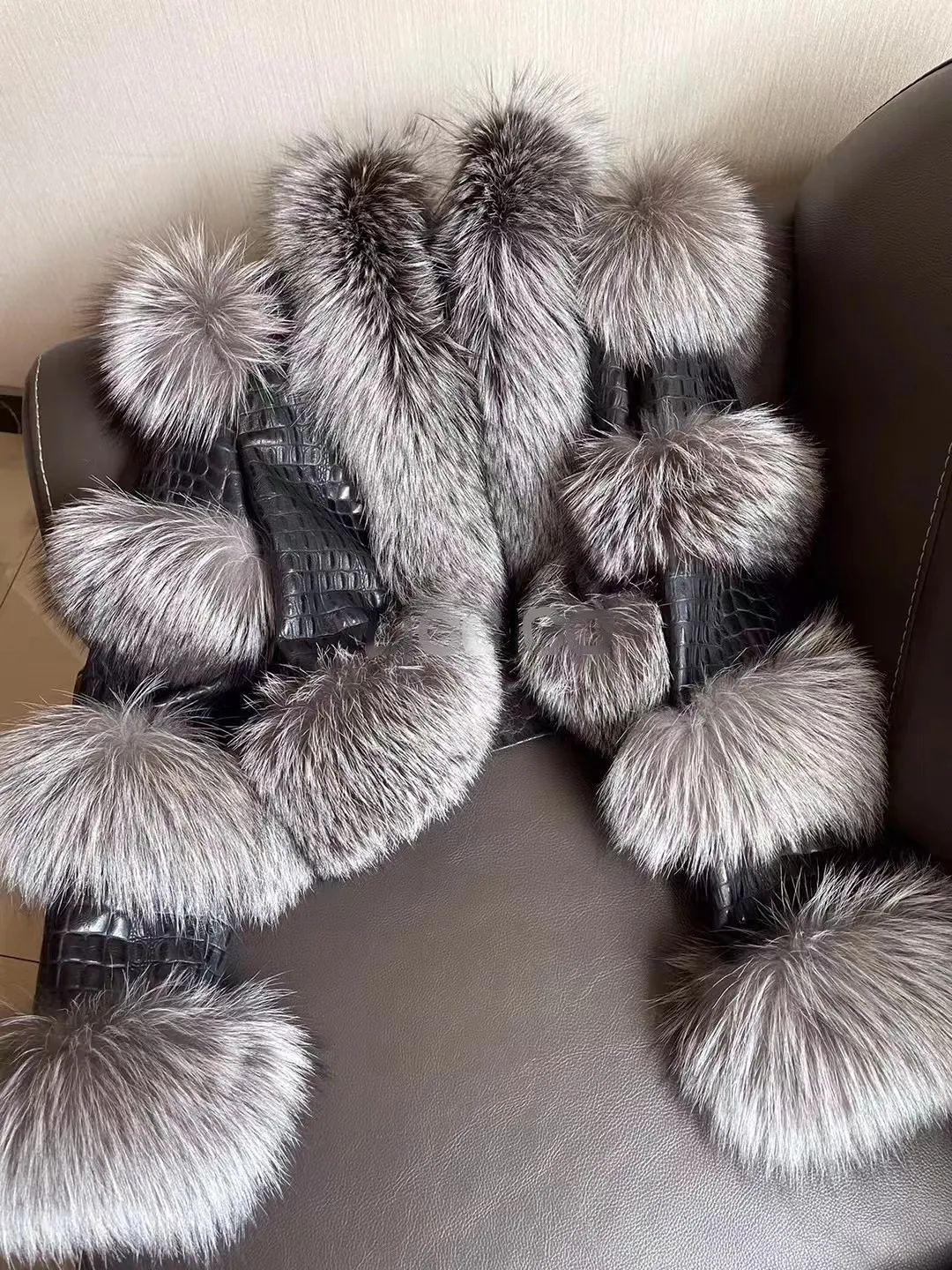 Elegant Bright Patent Leather Pattern Sheepskin Fashion Short Fox Fur Coat, offering a sophisticated and stylish outerwe — photo 6