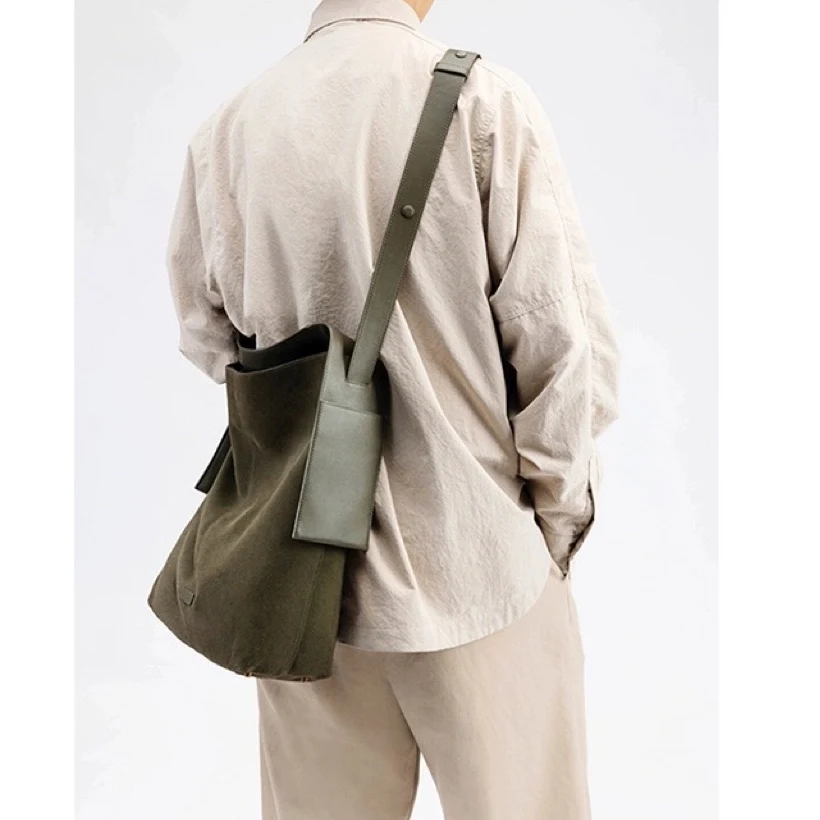 Bolsa transversal de ombro e corpo, com design de orelha em camurça, elegante e prática, ideal para carregar seus pertences com conforto e estilo. — foto 10