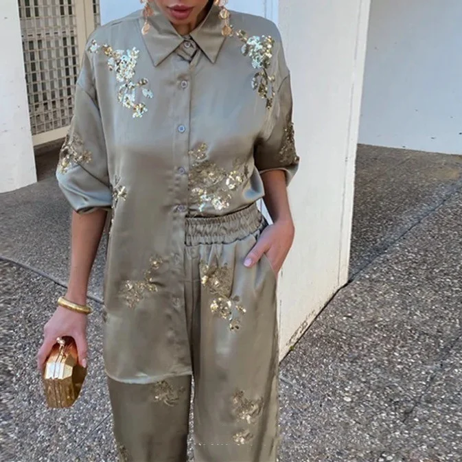 Calças retas ocidentais com lantejoulas elegantes e modernas, combinam com tudo. Crie looks sofisticados e cheios de estilo para qualquer ocasião. — foto 10