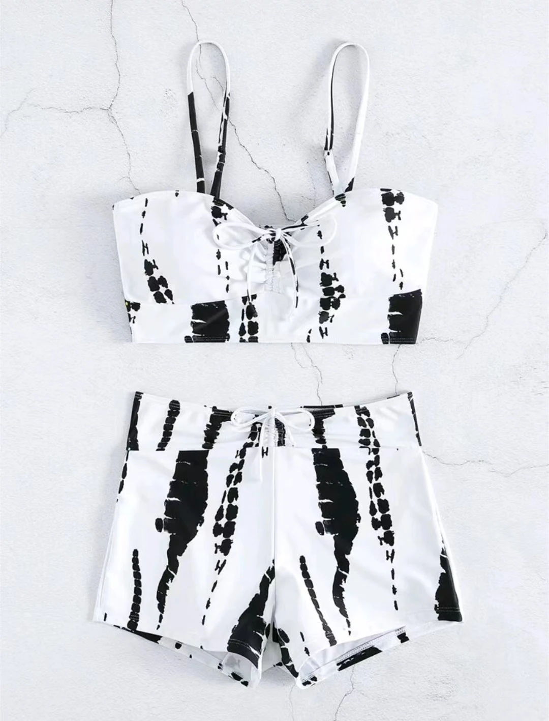 Maiô de biquíni europeu e americano com cintura alta dividida, renda e estampa, perfeito para um visual elegante e confortável na praia ou piscina. — foto 6