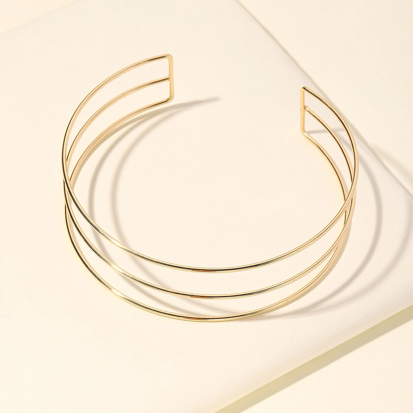 Colar Cruz Vazada de Linha Simples Ornamento de Pescoço Minimalista e Moderno Acessório Perfeito para Uso Diário ou Ocasiões Especiais — foto 19