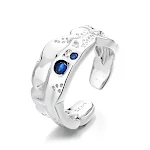 Anel de zircônia azul com textura de lava em prata esterlina com extremidade aberta, design exclusivo para um visual moderno e sofisticado. — foto 3