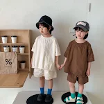 Japanischer Stil, einfaches, lockeres zweiteiliges Set aus reiner Baumwolle für Babys, kurzärmliges Oberteil und Shorts. — foto 9