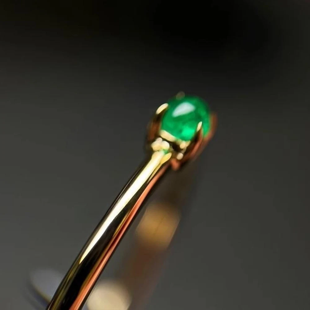 Anel ajustável de esmeralda banhado a ouro S925 em prata esterlina. Joia feminina sofisticada e elegante. — foto 7