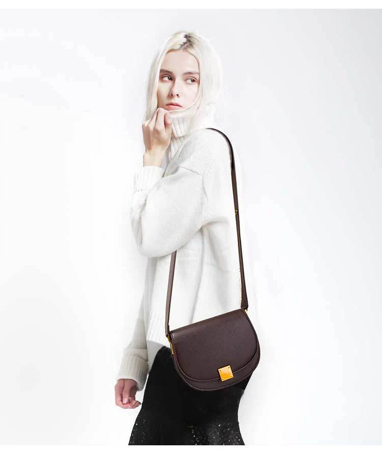 Dames schoudertas met brede schouderriem, veelzijdig en overal mee te combineren. Comfort en stijl voor elke dag. De ideale tas. — foto 8