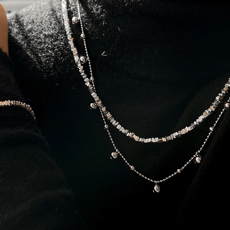 Colar geométrico prateado feminino Moda retrô Design elegante Joia versátil Perfeito para looks diários e ocasiões especiais — foto 1
