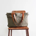 Bolsa Mensageiro Masculina Moderna de Ombro Único e Grande Capacidade. Transporte seus pertences com estilo e praticidade no dia a dia. — foto 5