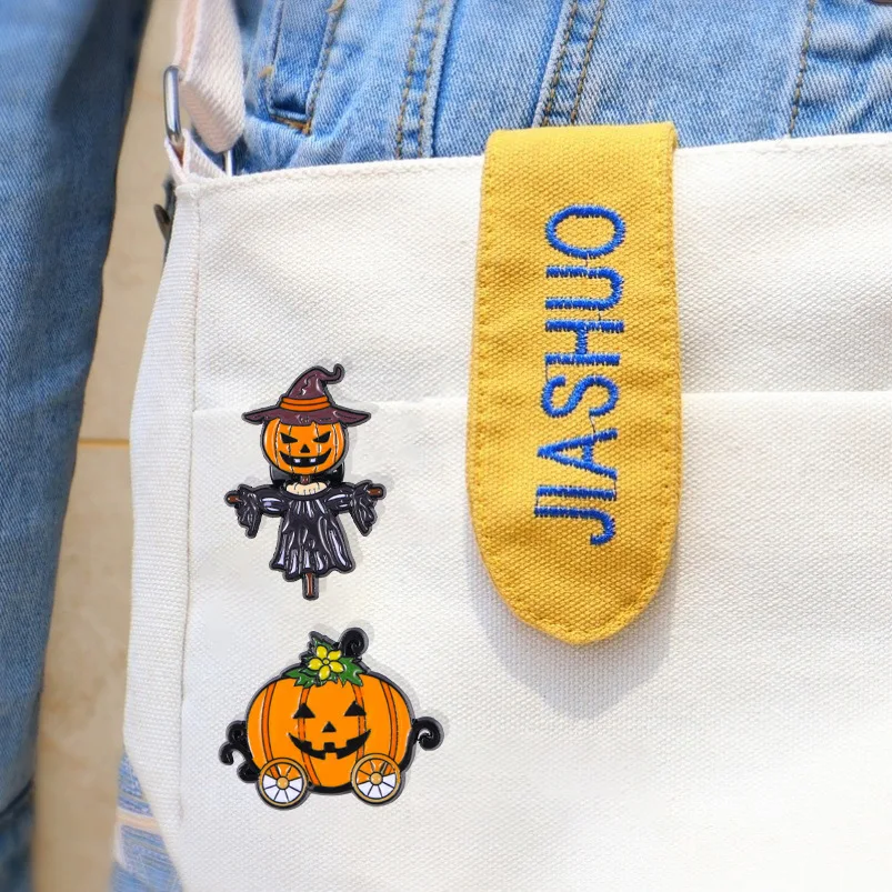 Broche de abóbora de Halloween engraçado para carro, desenho animado. Um acessório divertido e festivo, perfeito para celebrar o Halloween com estilo. — foto 12