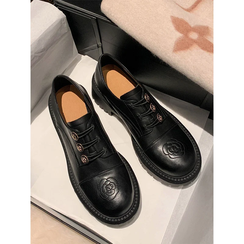 Sapatos femininos vintage de plataforma marrom em couro — foto 5