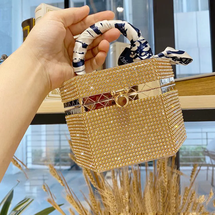 Bolso diagonal de un solo hombro con cierre acrílico, elegante y moderno para llevar tus esenciales con seguridad y estilo, perfecto para cualquier ocasión. — foto 5