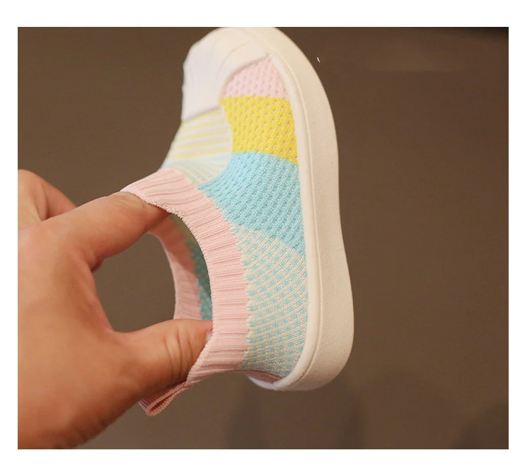 Title 7, Sapatos casuais Little Yellow Duck com bico de ...
