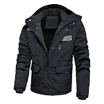 Giacca da uomo giovane, media lunghezza, collo a lupetto, vestibilità ampia. Comfort e stile casual per tutti i giorni, perfetta per un look moderno e rilassato. — foto 1