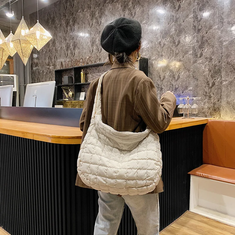 Bolsa Feminina Casual de Ombro com Grande Capacidade, Perfeita para o Dia a Dia e Levar Tudo o Que Você Precisa com Conforto — foto 1