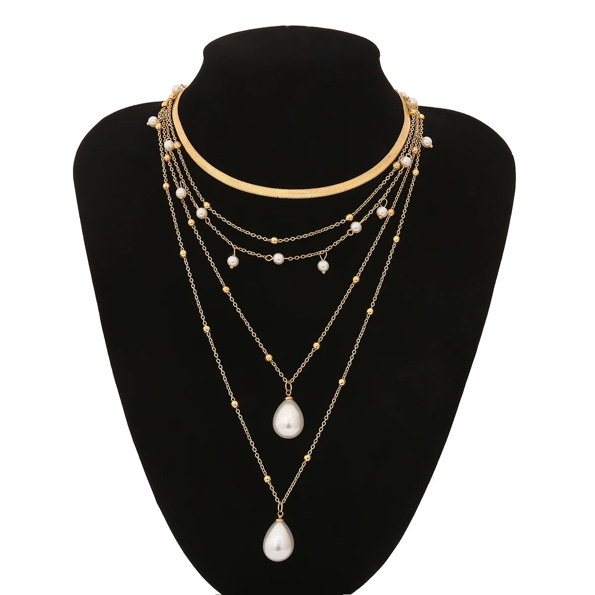 Colar de pérolas multi-elemento para um toque de sofisticação. Ideal para elevar seu estilo e adicionar elegância a qualquer look, realçando sua beleza. — foto 1