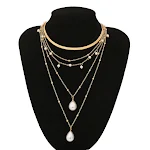 Colar de pérolas multi-elemento para um toque de sofisticação. Ideal para elevar seu estilo e adicionar elegância a qualquer look, realçando sua beleza. — foto 1