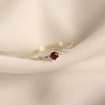 Anel feminino japonês em ouro branco e diamantes, extremamente fino e requintado. Delicadeza e sofisticação em cada detalhe. — foto 1