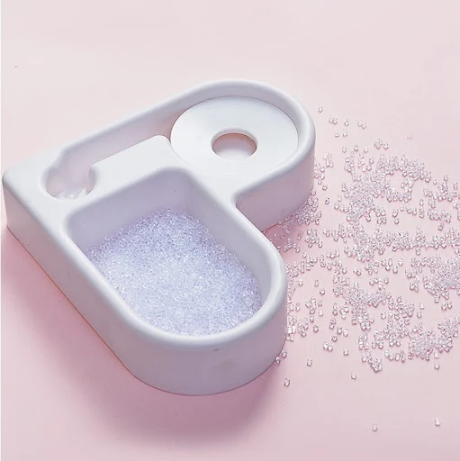 Title 3, Durable and easy-to-clean plastic pet drinking ...