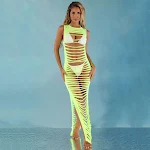 Damski strój kąpielowy trzyczęściowy z ażurowym wzorem. Idealny na plażę lub basen. Stylowy i wygodny zestaw na lato. — zdjęcie 2