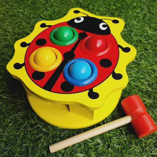 Title 19, Brinquedo de madeira de bater na bola com anima...
