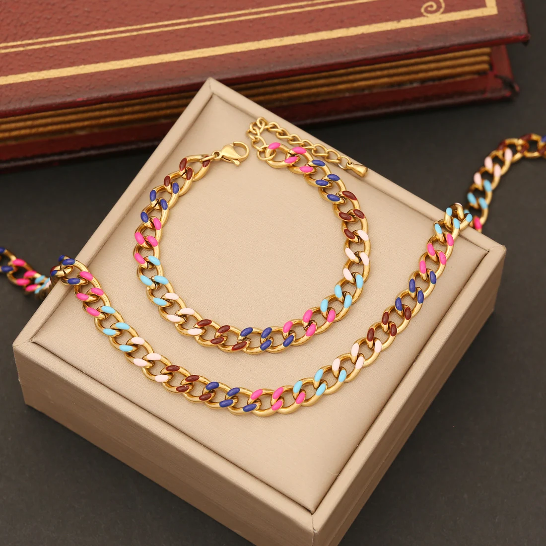 Colar de Óleo Colorido Corrente Simples de Clavícula Aço Inoxidável Design Moderno e Elegante Perfeito para um Look Fashion — foto 5