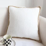 Funda de cojín bohemia con tufting de líneas simples. Diseño prismático y elegante, ideal para decorar y embellecer tu hogar con estilo. — foto 11