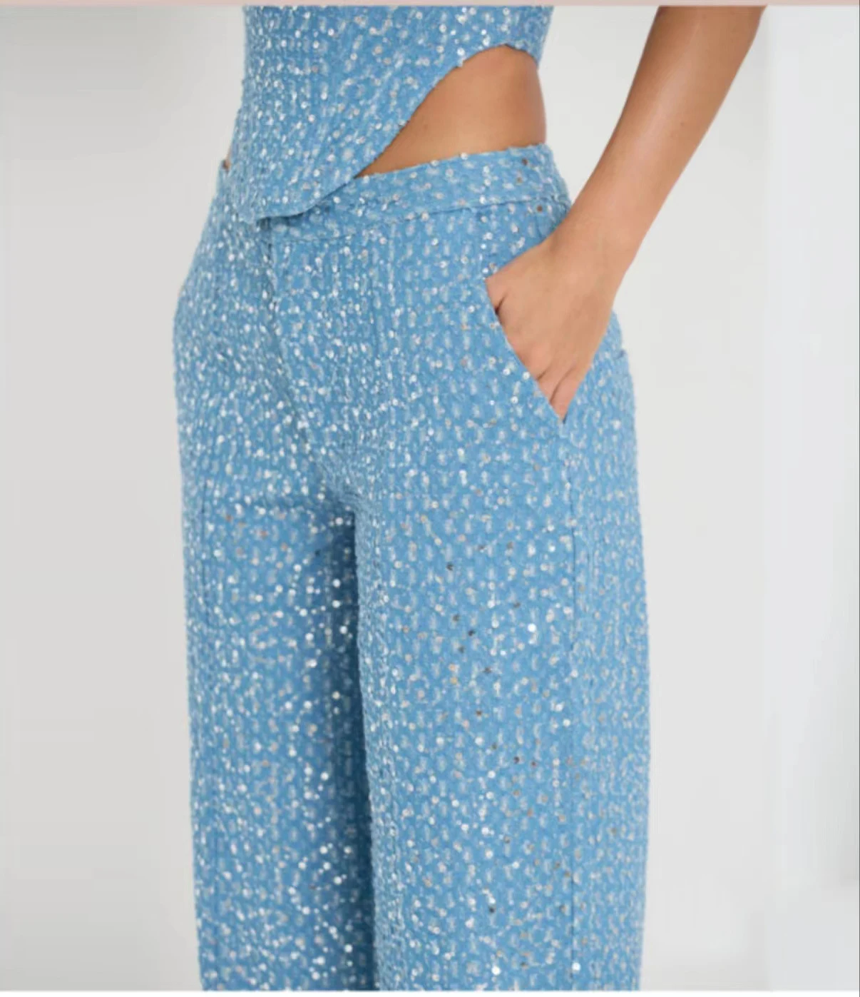 Title 4, Modischer Denim-Pailletten-Hosenanzug mit Röhre...