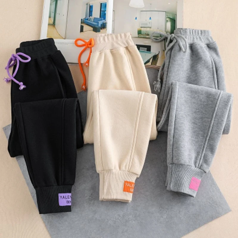Children's loose-fit velvet padded slimming sports harem sweatpants. Tapered leg design for a stylish look, comfortable — photo 5
