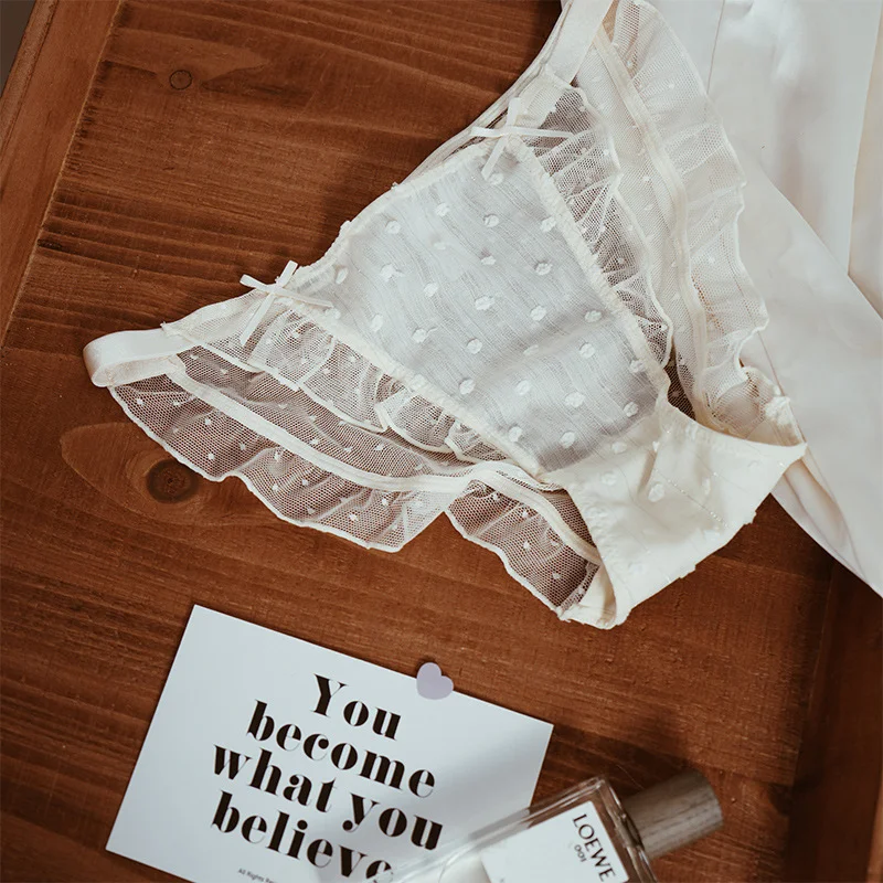 Calcinhas finas francesas sensuais com tiras, chiffon com babados, bolinhas românticas e transparentes. Cuecas sem costura para meninas. — foto 5