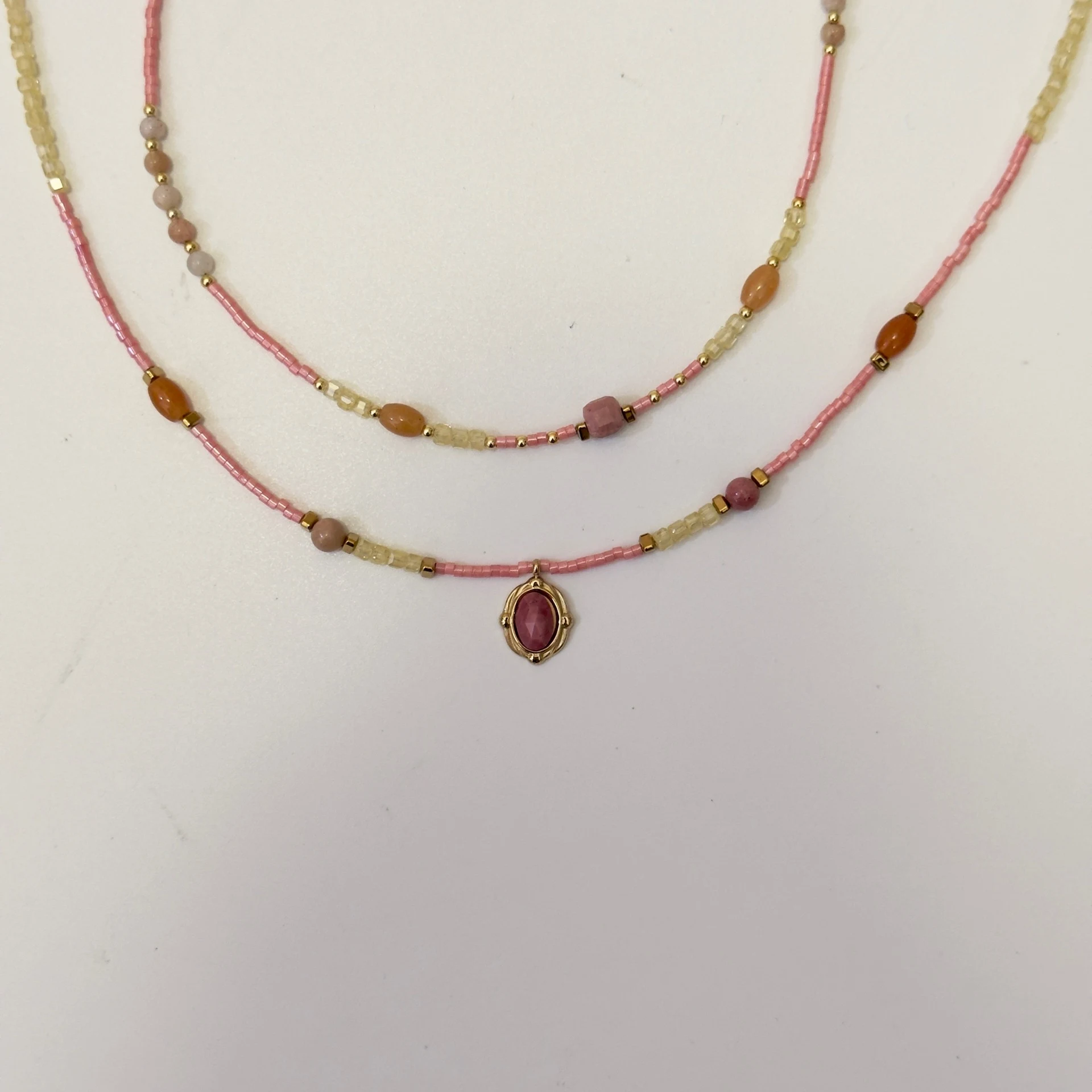 Corrente de suéter com contas Princesa de Pedra Rosa Natural, um acessório elegante e feminino para realçar seu visual. — foto 4