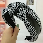 Medium houndstooth style