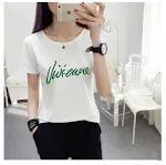 T-shirt estivo a maniche corte da donna, ampio e compassionevole. Abbigliamento studentesco ideale per l'estate, comodo e alla moda. — foto 13