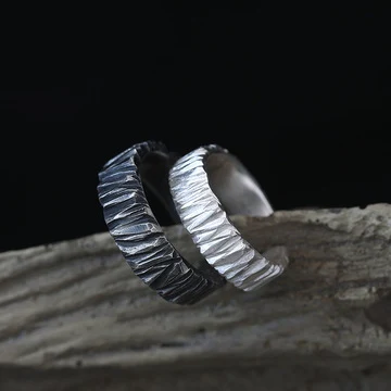 Anel de dragão negro artesanal com design original. Uma joia marcante para quem busca estilo, poder e exclusividade em cada detalhe. — foto 6