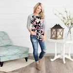 T-shirt da donna "Esplosione d'autunno", manica a nove teste, stampa Amazon, set di colori. Perfetta per un look autunnale colorato e alla moda. — foto 4