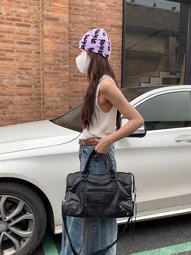 Title 7, Large Capacity Single-shoulder Cross-body Rivet...